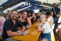 Superstimmung bei der Sommernachtsparty im Maichinger Festzelt.