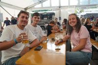 Superstimmung bei der Sommernachtsparty im Maichinger Festzelt.