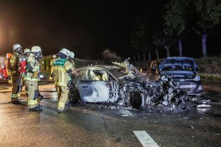 Der Jaguar brannte komplett aus.