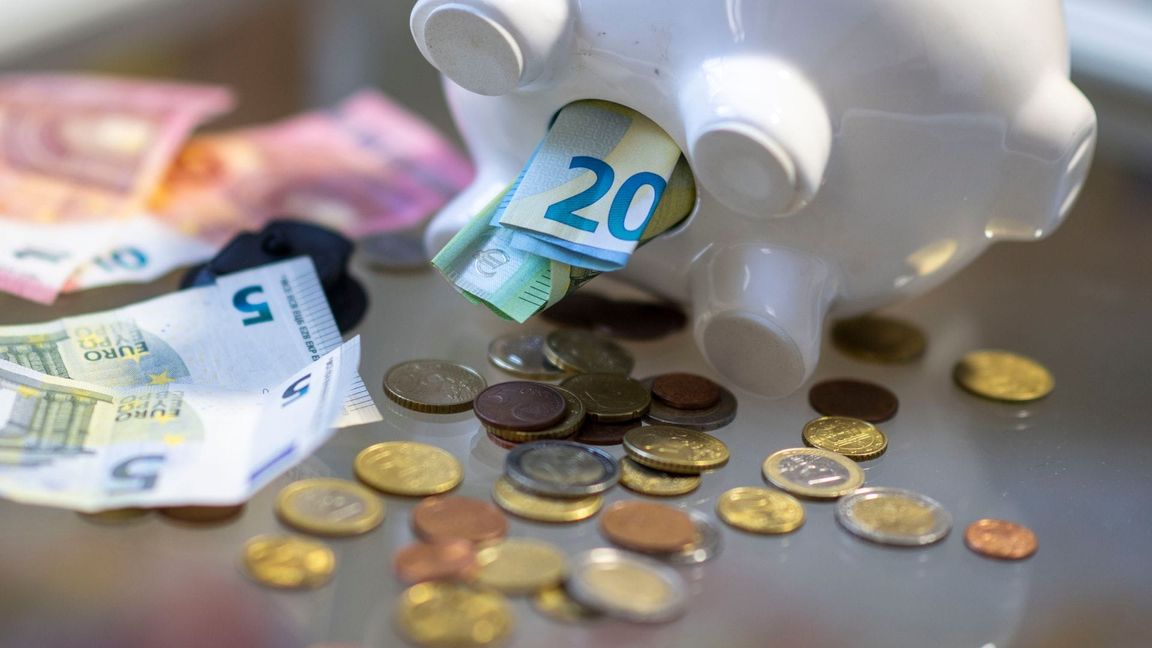 Ein Großteil der Ersparnisse liegt auf Giro- und Tagesgeldkonten oder wird als Bargeld zu Hause aufbewahrt. (Symbolbild)