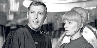 Knister, knister: Eva Pflug und Dietmar Schönherr in „Raumpatrouille“.