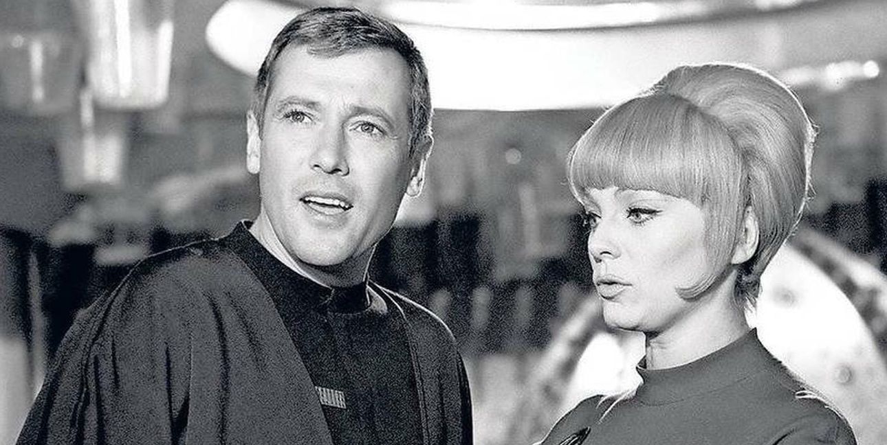 Knister, knister: Eva Pflug und Dietmar Schönherr in „Raumpatrouille“.