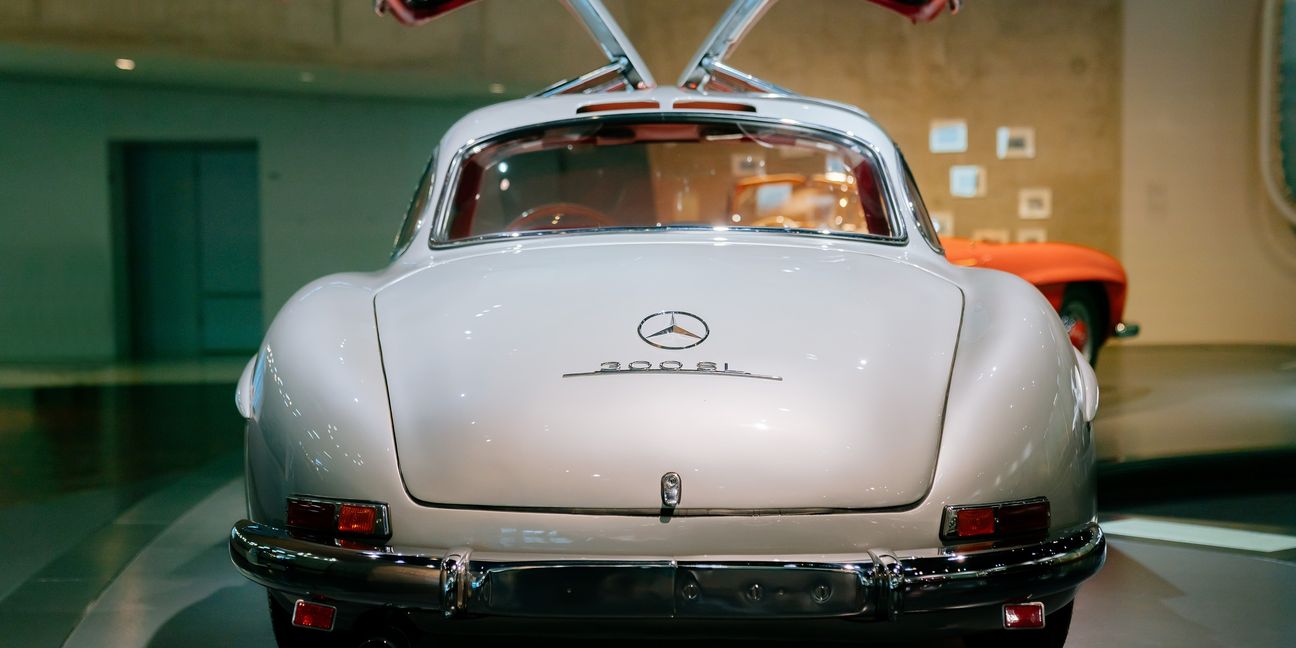 Im Mercedes-Benz Museum, Raum Mythos 4: Wunderjahre – Form und Vielfalt (1945 bis 1960). Bild: z