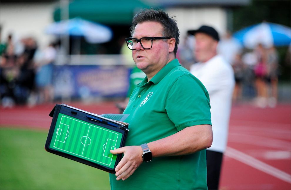„Das 1:2 war Slapstick“, sagt Holzgerlingens Trainer Bernd Gluiber. Bild: photostampe
