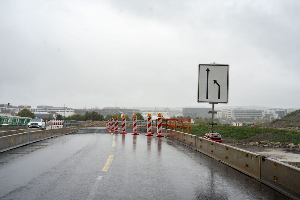 Die rechte Spur der Behelfsbrücke Richtung Böblingen ist aktuell gesperrt.