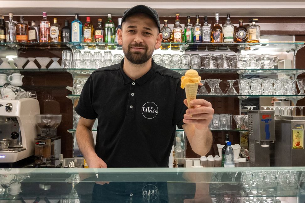 Künftig serviert Argjend Krasniqi in Ehningen das Eis.Bild: Nüßle