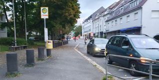 Autos in der Busbucht? Zu Schulbeginn ein alltägliches Bild.