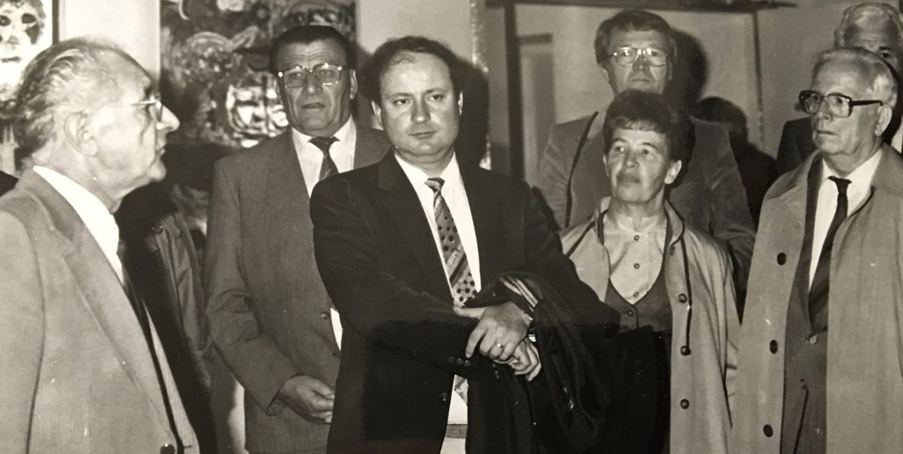 Roger Combrisson (links) empfängt die Sindelfinger Delegation 1985 mit Willi Stadler, OB Dieter Burger, Ingeburg Gstettenbauer, Otto Welker und Gerhard Schwenk.