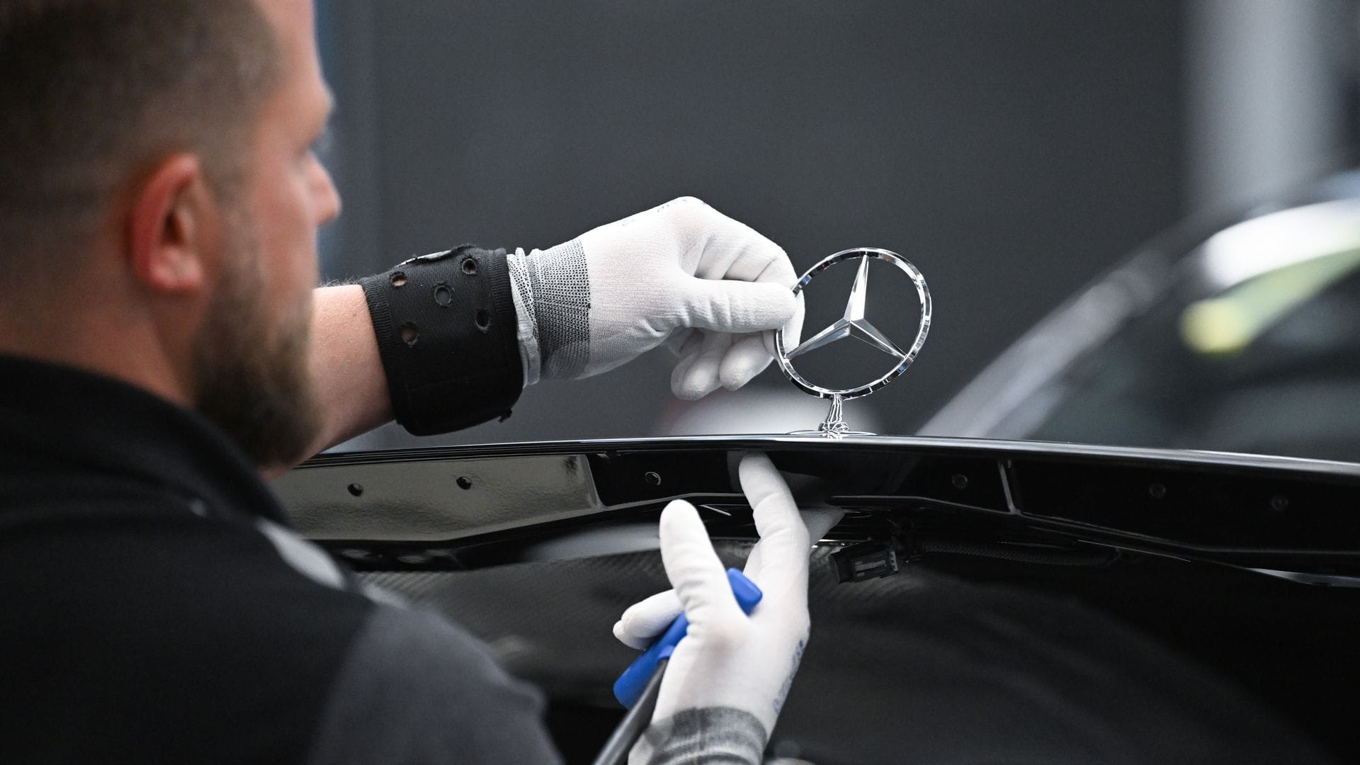 Mercedes-Benz verschärft den Sparkurs. (Archivbild)