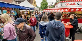 Ab dem Mittag war die Besucherzahl beim Vatertagsmarkt so groß, dass es schwierig wurde voran zu kommen.