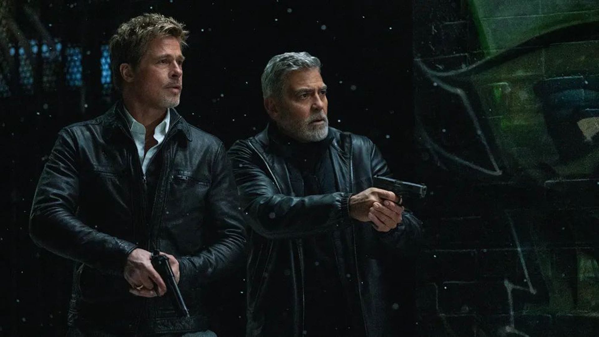 Brad Pitt (links) und George Clooney in „Wolfs“