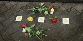 Die Stolpersteine in Erinnerung an Siegfried und Lili und Emil Ullmann.