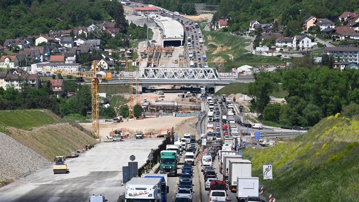Die Bauarbeiten dauern länger.