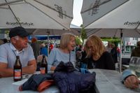 Der Salsa-Abend in Sindelfingen lockte zahlreiche Besucherinnen und Besucher auf die Kleine Mercedesstraße.