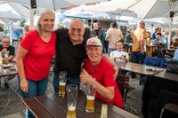 Der Salsa-Abend in Sindelfingen lockte zahlreiche Besucherinnen und Besucher auf die Kleine Mercedesstraße.
