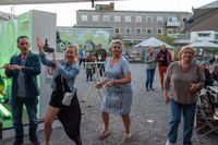 Der Salsa-Abend in Sindelfingen lockte zahlreiche Besucherinnen und Besucher auf die Kleine Mercedesstraße.