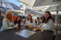 Der Salsa-Abend in Sindelfingen lockte zahlreiche Besucherinnen und Besucher auf die Kleine Mercedesstraße.