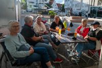 Der Salsa-Abend in Sindelfingen lockte zahlreiche Besucherinnen und Besucher auf die Kleine Mercedesstraße.