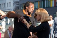 Der Salsa-Abend in Sindelfingen lockte zahlreiche Besucherinnen und Besucher auf die Kleine Mercedesstraße.