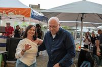 Der Salsa-Abend in Sindelfingen lockte zahlreiche Besucherinnen und Besucher auf die Kleine Mercedesstraße.
