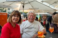 Der Salsa-Abend in Sindelfingen lockte zahlreiche Besucherinnen und Besucher auf die Kleine Mercedesstraße.