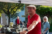 Der Salsa-Abend in Sindelfingen lockte zahlreiche Besucherinnen und Besucher auf die Kleine Mercedesstraße.