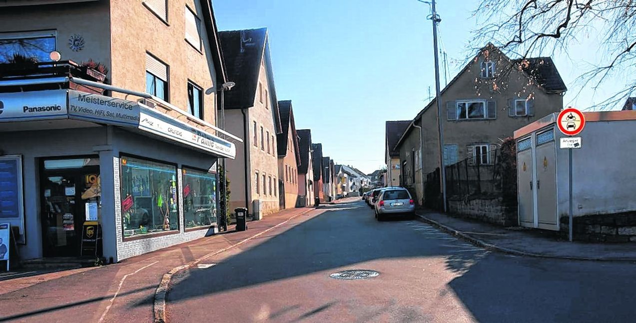 Von der Maichinger Straße her soll die Einfahrt in die untere Bahnhofstraße verboten werden. Bild: Reichert