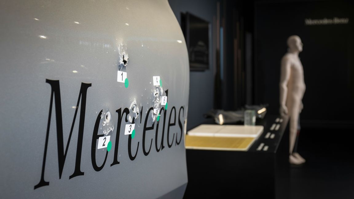 Mercedes-Benz S 680 GUARD 4MATIC (Kraftstoffverbrauch kombiniert (WLTP): 19,5 l/100 km, CO2-Emissionen kombiniert (WLTP): 442 g/km); Exterieur: onyxschwarz metallic; Interieur: Leder Exclusiv sienabraun/schwarz;Kraftstoffverbrauch kombiniert (WLTP): 19,5 l/100 km, CO2-Emissionen kombiniert (WLTP): 442 g/km*
Mercedes-Benz S 680 GUARD 4MATIC (combined fuel consumption (WLTP): 19.5 l/100 km, combined CO2 emissions (WLTP): 442 g/km); exterior: onyx black metallic; interior: Leather exclusive siena brown/black;Combined fuel consumption (WLTP): 19.5 l/100 km, combined CO2 emissions (WLTP): 442 g/km*
 MediaPortal Daimler AG