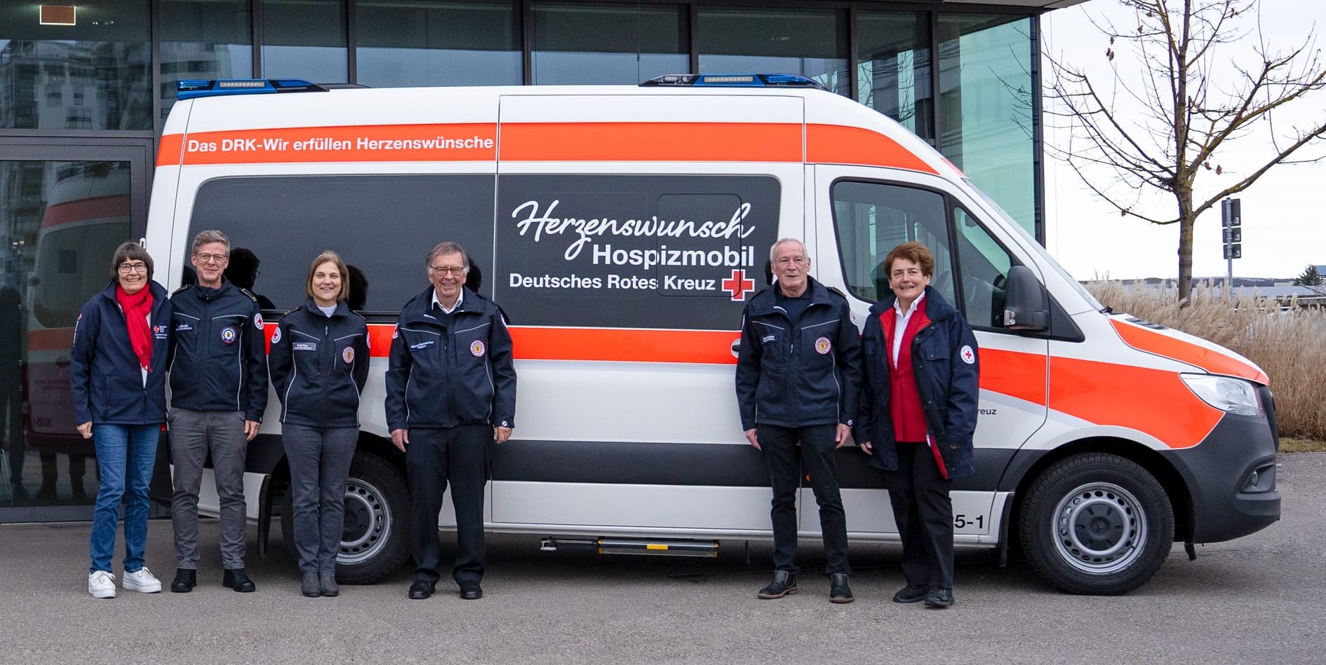Von links: stellvertretende DRK-Kreissozialleiterin Bärbel Seemann, stellvertretender Kreisbereitschaftsleiter Marc Lerner, Kreisbereitschaftsleiterin Birgit Bux, DRK-Präsident Michael Steindorfner, stellvertretender Kreisbereitschaftsleiter Ulrich Schweidler und DRK-Kreissozialleiterin Gabriele Vorreiter