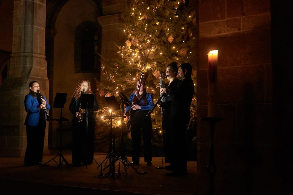 Das Sonus-Quintett spielte die Mondscheinsonate in der fast dunklen Kirche.