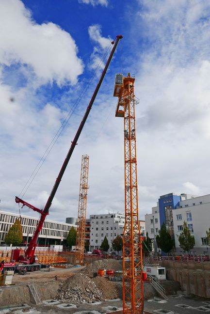 Die Stuttgarter Baufirma Züblin lässt auf der Baustelle des Böblinger City Carré die Kräne abbauen. Bilder Jung