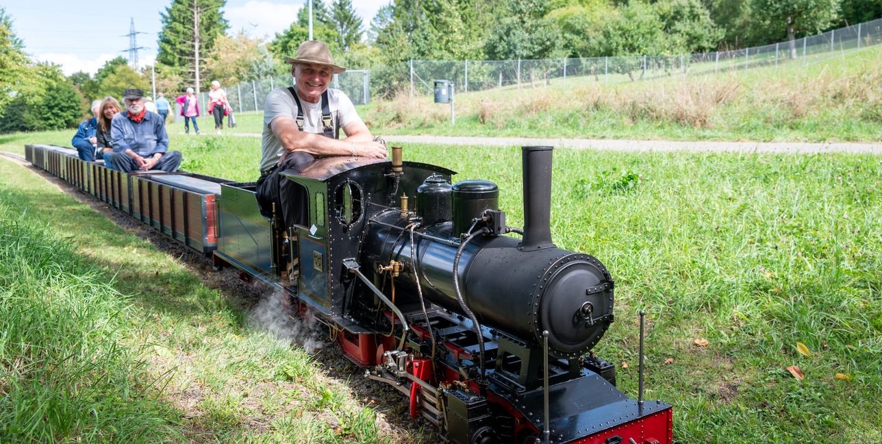 Jürgen Fehling kommt mit seiner Dampflok gerne in seine alte Heimat.