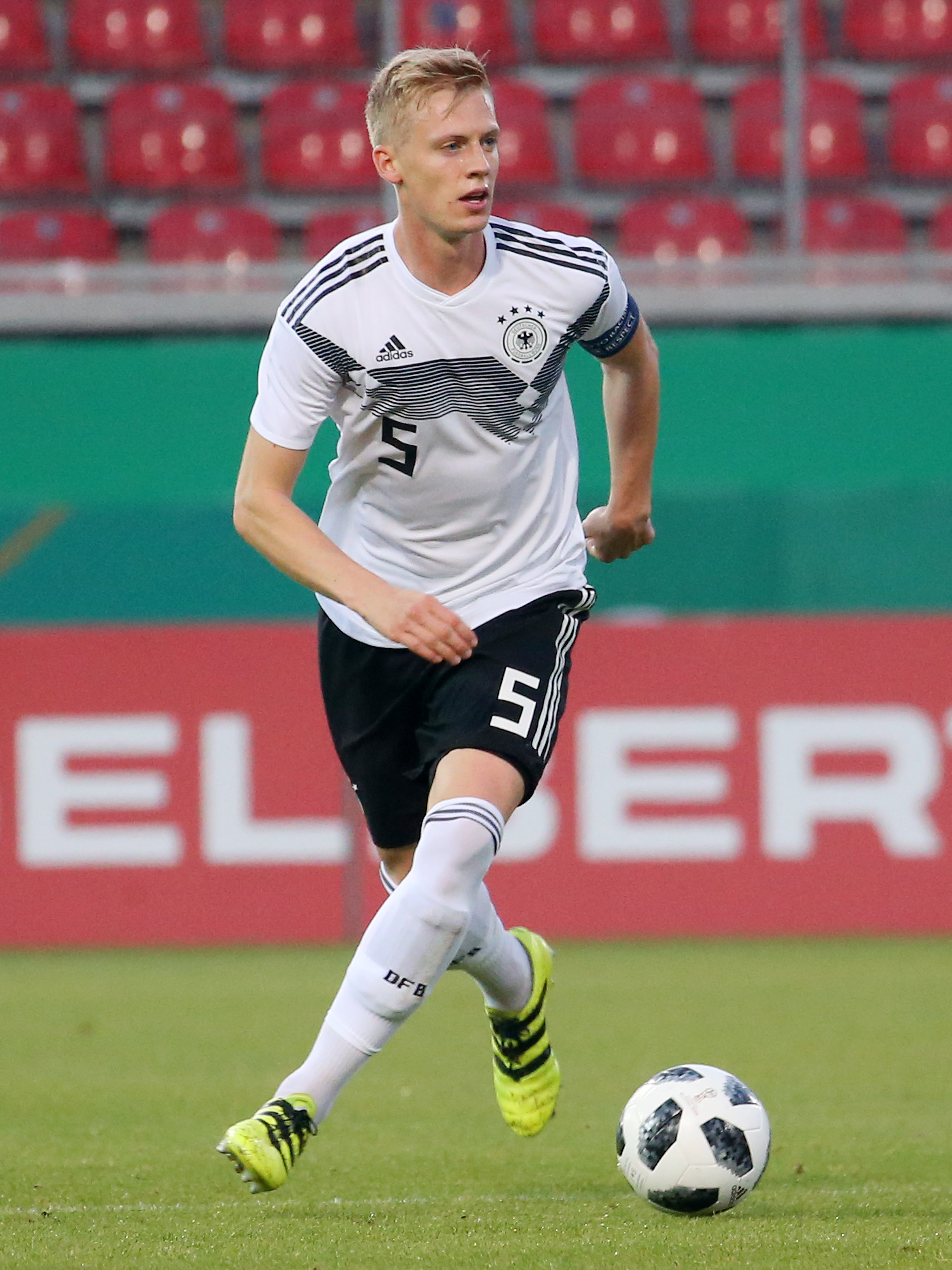 BAU // 16.10.2018, Deutschland, Heidenheim an der Brenz Fußball Länderspiel U21 Deutschland vs. Irland, Timo Baumgartl (GER)
ANY USE OF PHOTOGRAPHS AS IMAGE SEQUENCES AND/OR QUASI-VIDEO. Gemäß den Vorgaben der DFL Deutsche Fußball Liga ist es untersagt, in dem Stadion und/oder vom Spiel angefertigte Fotoaufnahmen in Form von Sequenzbildern und/oder videoähnlichen Fotostrecken zu verwerten bzw. verwerten zu lassen.