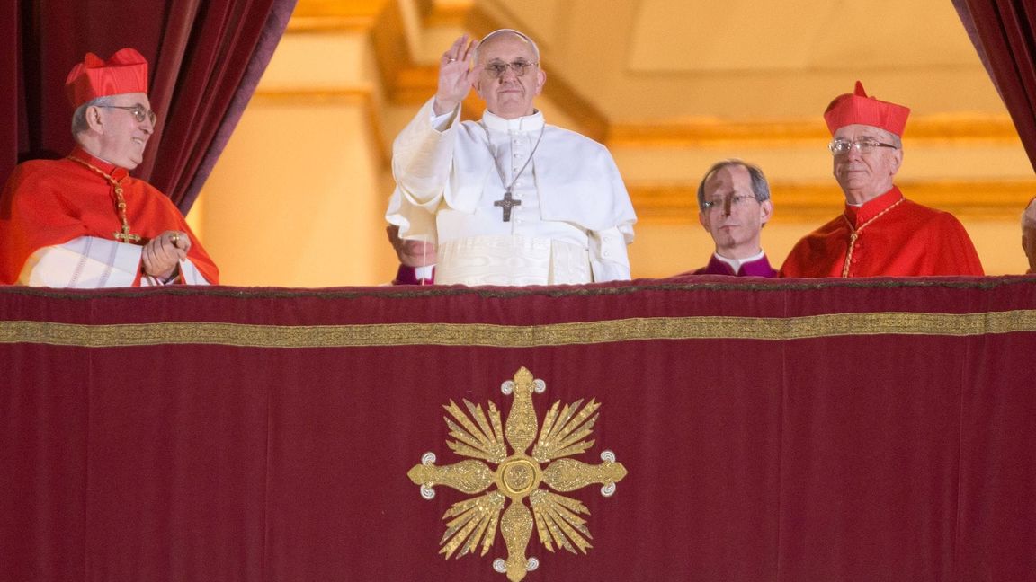 Am Ende des Konklaves von 2013 wurde Jorge Mario Bergoglio Papst Franziskus. (Archivbild)