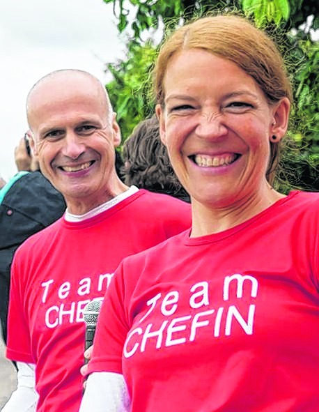 Die Organisatoren Carsten Spohr und Gabi Bock freuen sich auf den 14. Darmsheimer Frauen-Sonnwendlauf. Bild: Nüßle