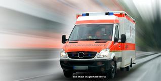 Der Senior wurde ins Krankenhaus gebracht. Bild: Adobe Stock