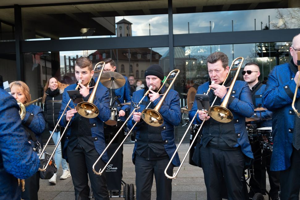 Blue Brass sorgte für die Musik beim Rathaussturm.