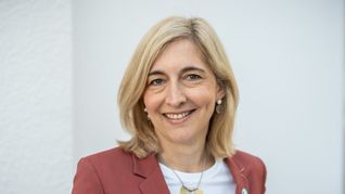 Die neue Bundesgesundheitsministerin Nina Warken (CDU) muss die Preisspirale bei neuen Medikamenten bremsen.
