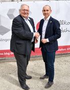 Auf weiterhin gute Zusammenarbeit: BBG-Geschäftsführer Rainer Ganske (links) und Böblingens OB Dr. Stefan Belz.