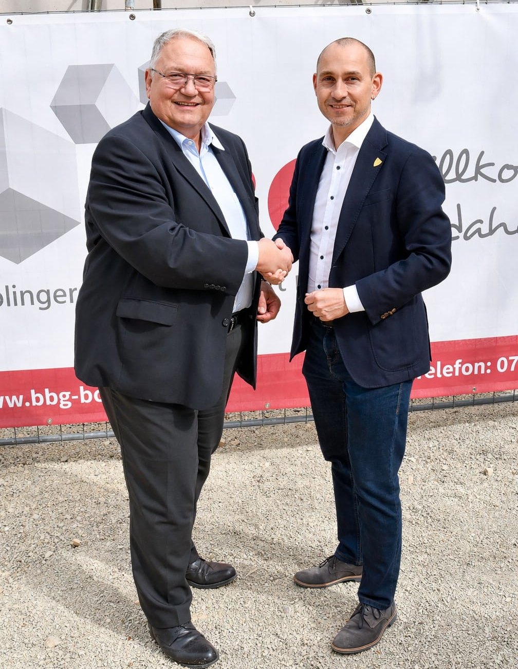 Auf weiterhin gute Zusammenarbeit: BBG-Geschäftsführer Rainer Ganske (links) und Böblingens OB Dr. Stefan Belz.