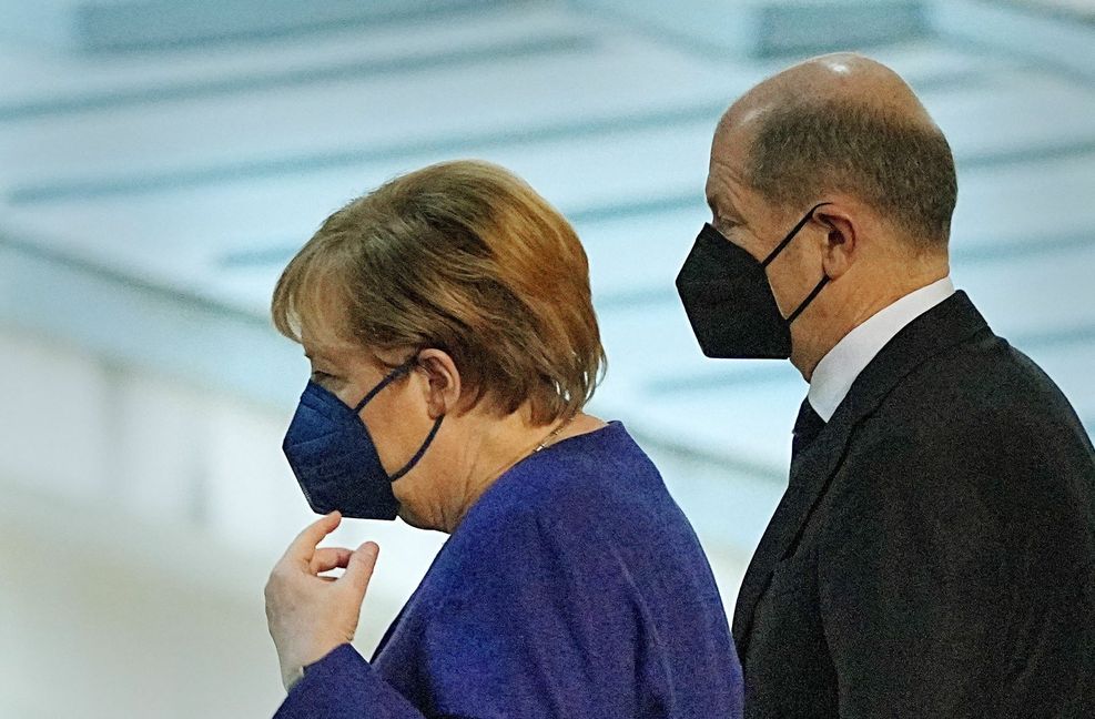 Angela Merkel und Olaf Scholz haben sich mit den Ministerpräsidenten getroffen – und wollen das auch am Donnerstag wieder tun.
 Foto: dpa/Michael Kappeler