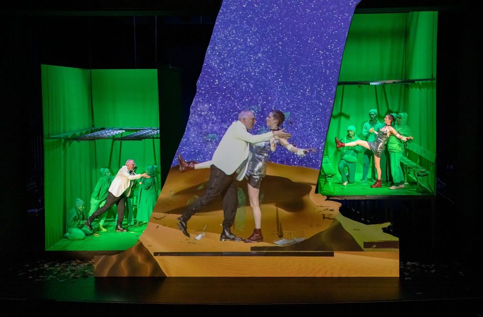 Komplizierte Anordnung: „Hans und Grete“ mit Werner Strenger und Lena Entezami