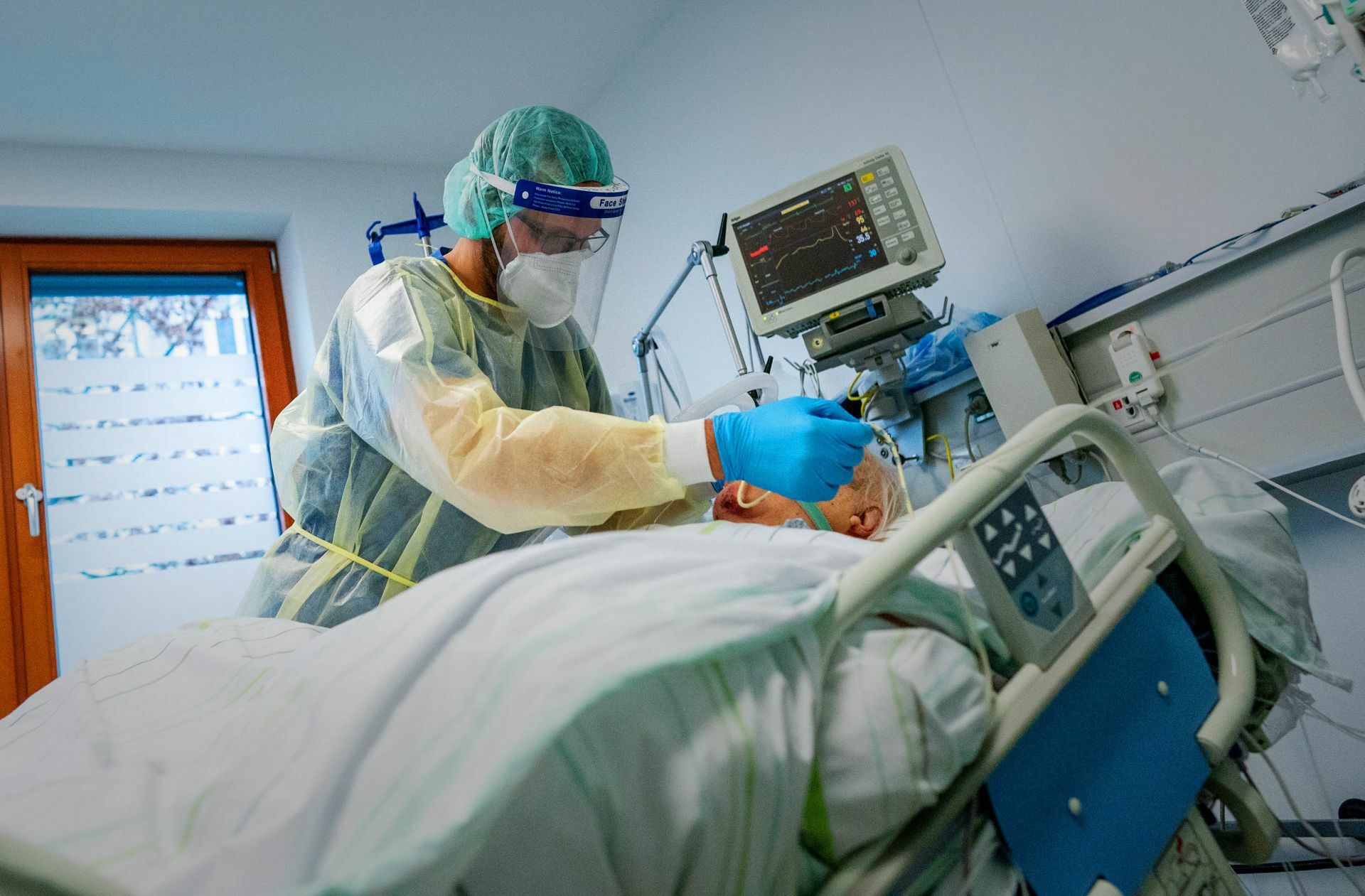 Derzeit sind 346 Intensivbetten von Covid-19-Patienten im Land belegt, das entspricht gut elf Prozent der Intensivbettkapazität im  Südwesten.