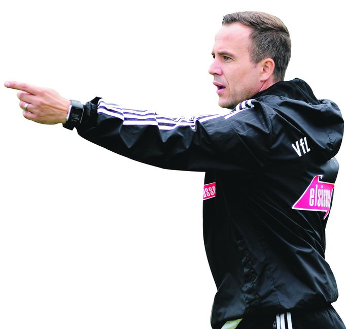 Die vier Wochen Pause vom Fußball haben Maik Schütt gut getan. Der Coach des VfL Sindelfingen gibt ab heute Abend wieder die Richtung vor.  Bild: Photo 5