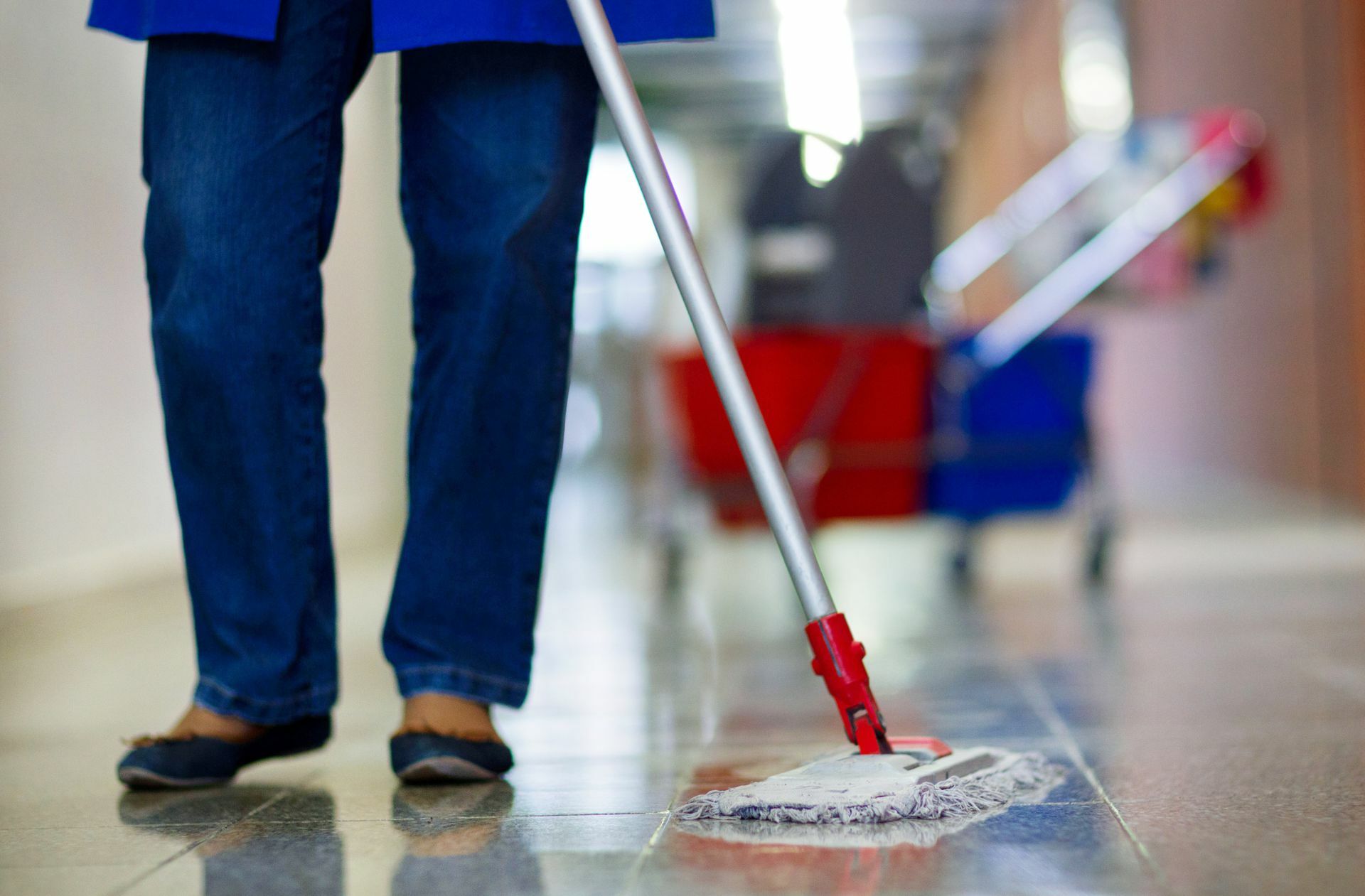Vor allem Frauen müssen von Niedriglöhnen leben, während von den hohen Industriegehältern in erster Linie Männer profitieren.
 Foto: picture alliance / dpa/J..