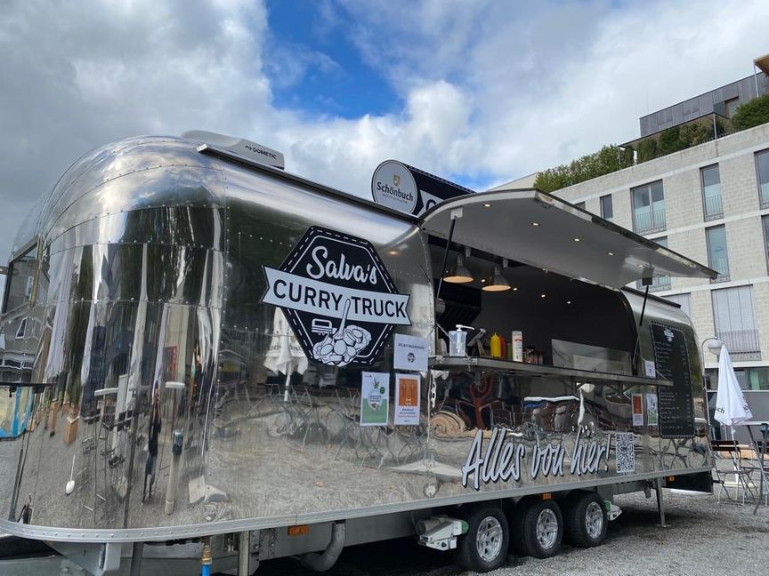 Bei Salva's Curry Truck am Grünen Platz in Sindelfingen ist am Freitagabend Gemütlichkeit angesagt.     Bild: z