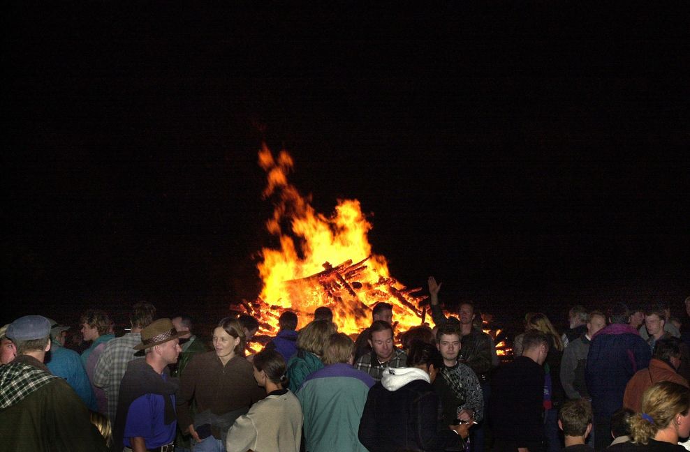 Zum 41. Mal lädt die Freiwillige Feuerwehr Ostelsheim zum Höhenfeuer ein.     Archivbild: Stampe