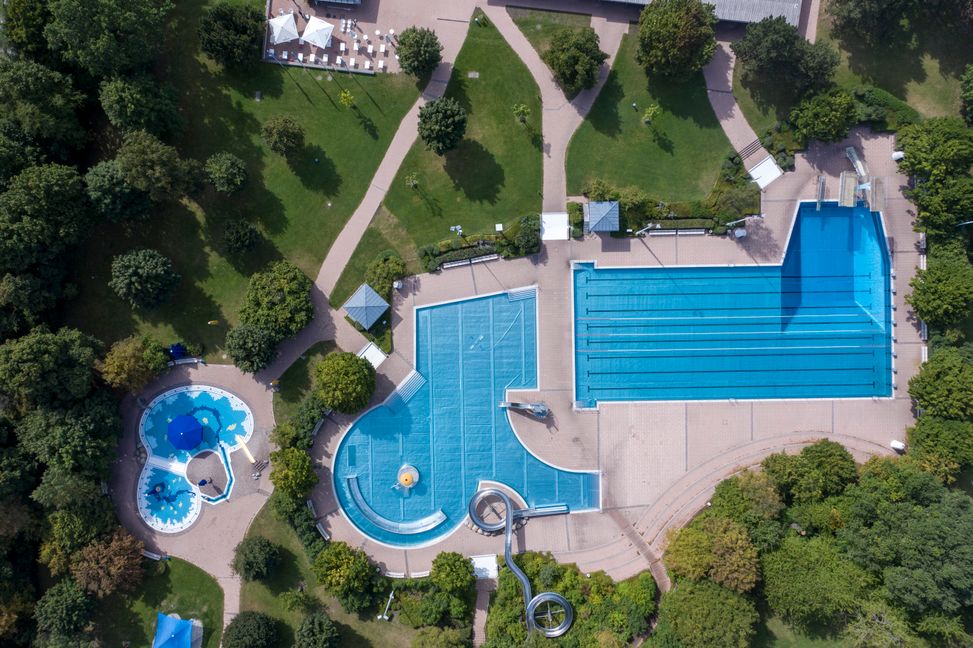 Das Böblinger Freibad aus der Luft. Bild: z