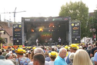 Rappelvoller Sindelfinger Marktplatz beim Konzert von „Marley's Ghost“. Bilder: Dettenmeyer