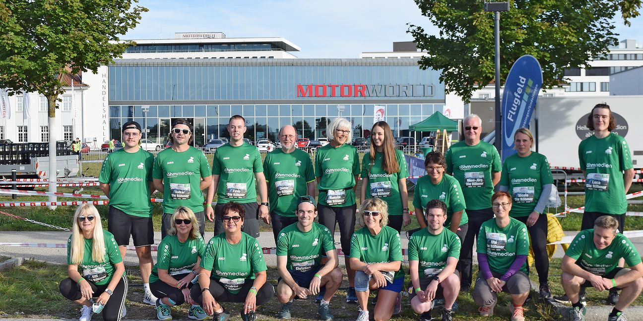 Mit ihren grünen Laufshirts sind sie schon von weitem sichtbar, „Die Röhmer“, das Laufteam von Röhm-Medien. Bild: Krauter